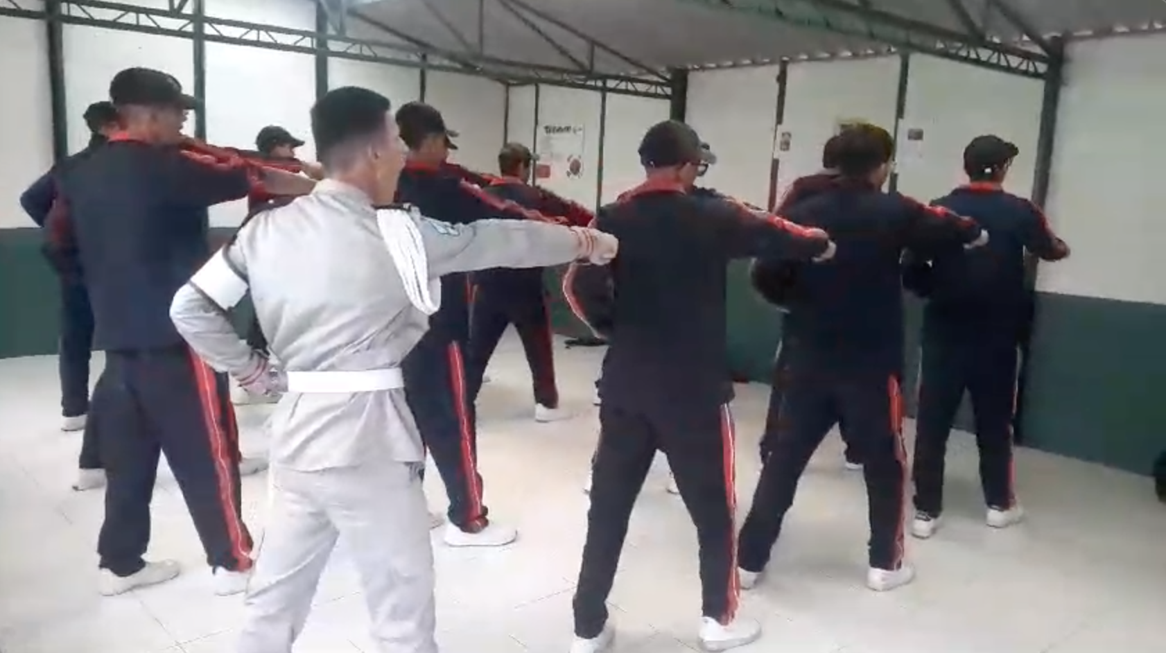 Cadetes de Grado 11 en clase de Taekwondo